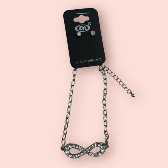 🥳 7/$10 CLEARANCE PRICE❣️ Cat Eye Bracelet & Stud Earrings set Gold - Picture 2 of 2